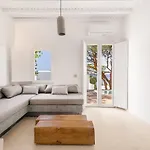 The Form Exclusive Suite